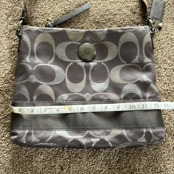 Coach signature crossbody handbag with zipper - Picture 6 of 7